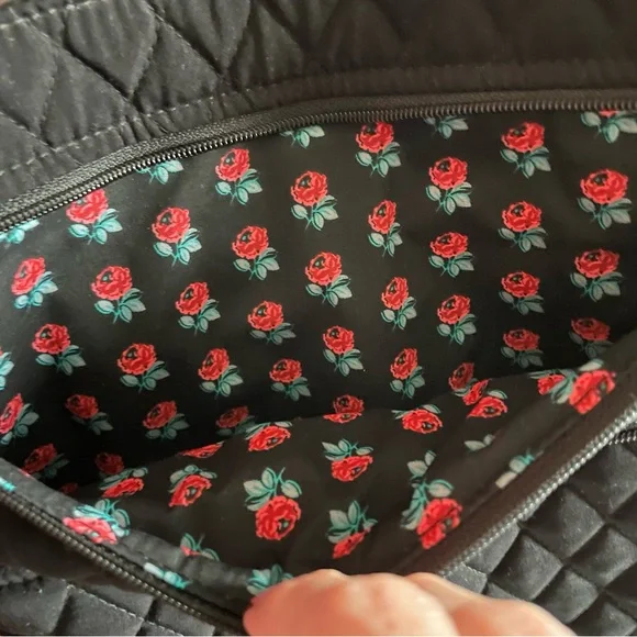 Vera Bradley black quilted crossbody bag with red rose pattern inside - Picture 2 of 4